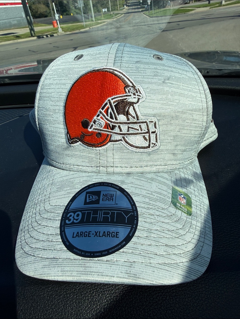 New Era Cleveland Browns 39THIRTY Hat Large X-Large White Gray Flex Fit NFL